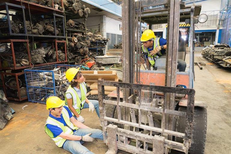 bigstock-Accident-Of-Working-Man-In-Wid-422101601 (3)