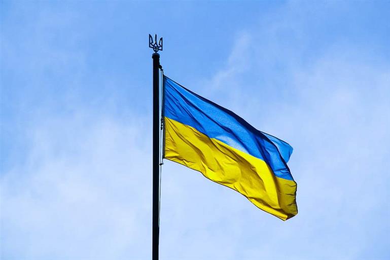bigstock-Ukrainian-Flag-In-The-Rays-Of--442525028 (1)
